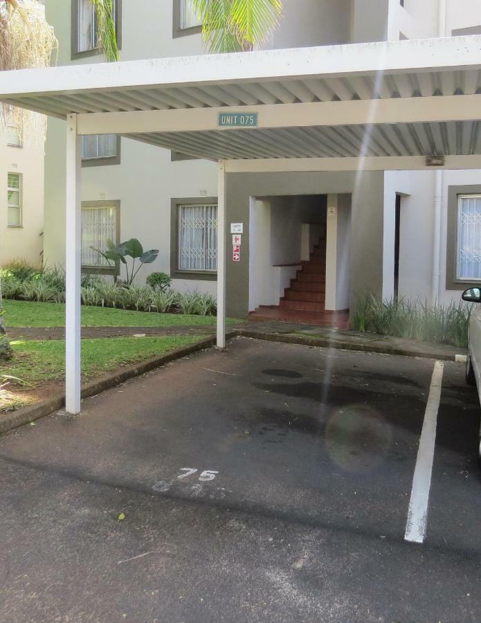 Laguna 75 Uvongo Beach Exterior foto
