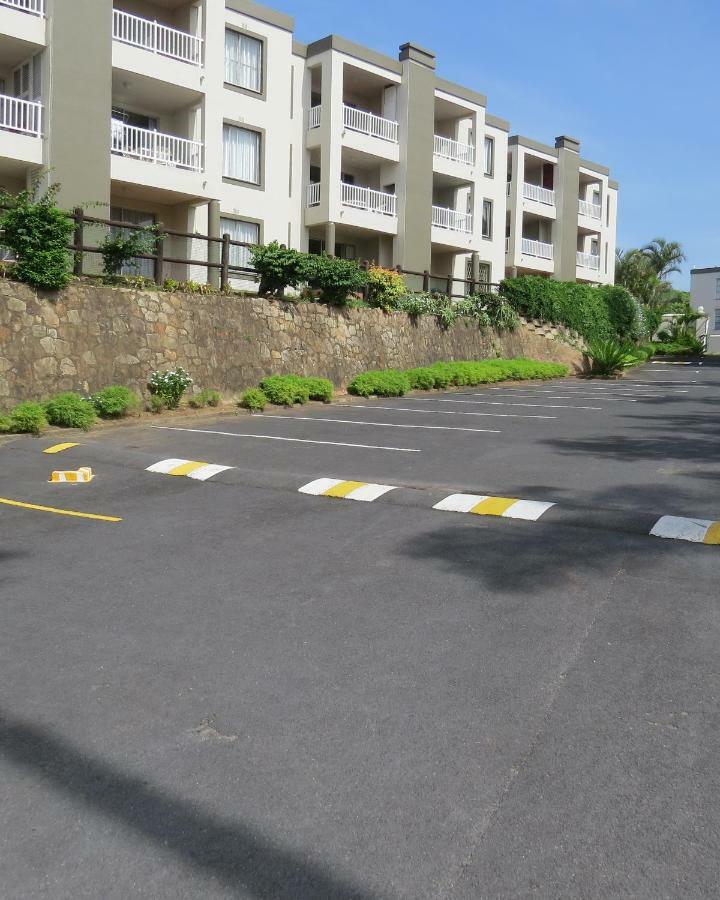 Laguna 75 Uvongo Beach Exterior foto