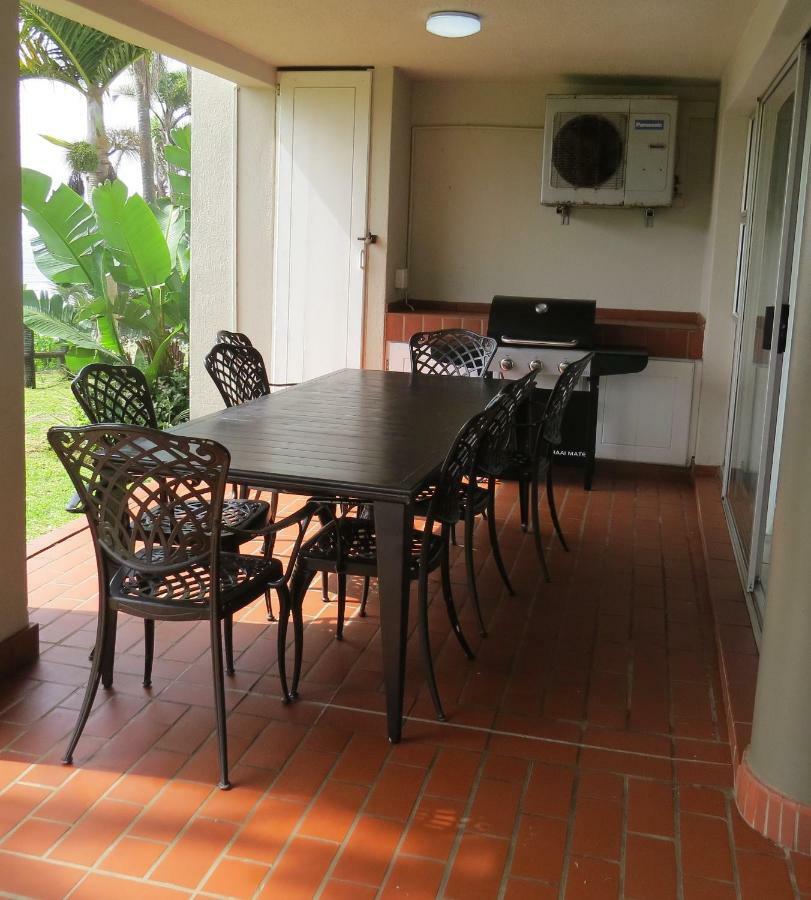 Laguna 75 Uvongo Beach Exterior foto